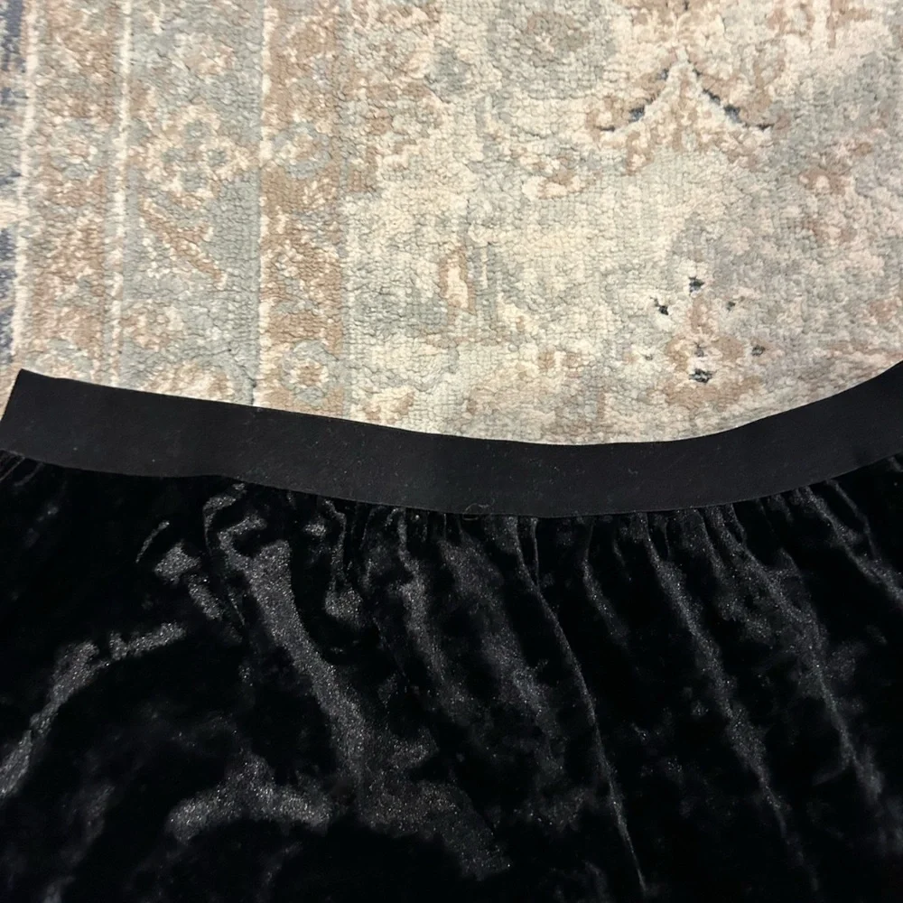 Childrens place girls xl black velvet skirt PERFECT CONDITION